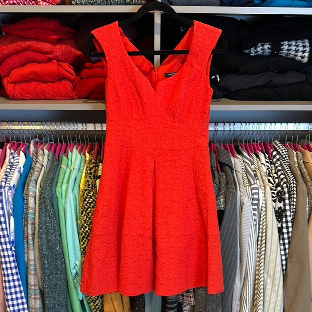 Nanette Lepore red sleeveless v neck lined pleated back zipper dress size 4